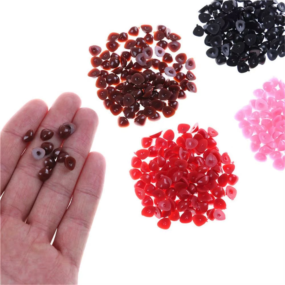 100Pcs/Pack Plastic Triangle Noses for Dolls Toys for Bear Buttons Toy DIY Crafts Safety Child Kids Dolls Nose Accessories