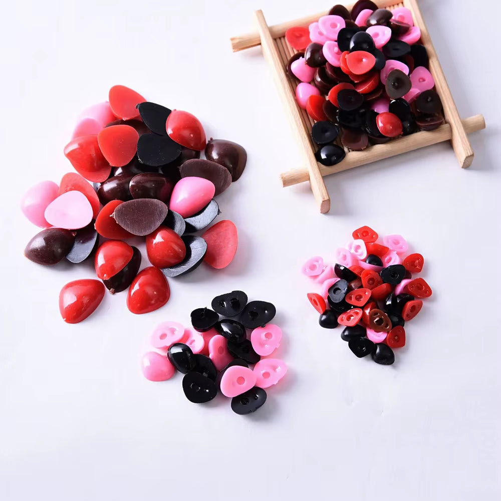 100Pcs/Pack Plastic Triangle Noses for Dolls Toys for Bear Buttons Toy DIY Crafts Safety Child Kids Dolls Nose Accessories