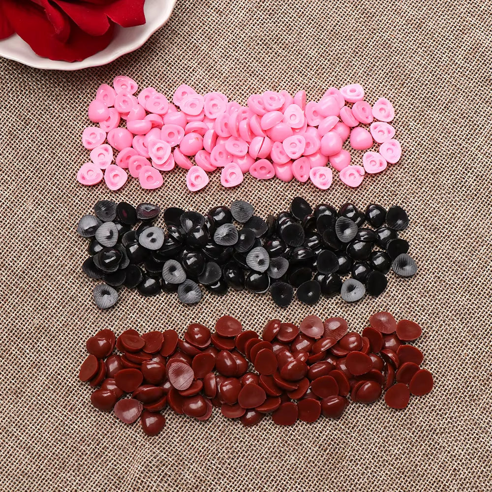 100Pcs/Pack Plastic Triangle Noses for Dolls Toys for Bear Buttons Toy DIY Crafts Safety Child Kids Dolls Nose Accessories